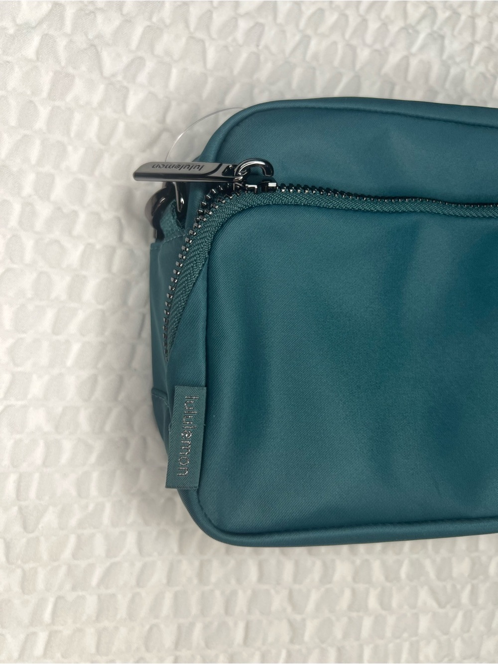 Lululemon Everywhere Crossbody Bag 2L Deep Marina Gunmetal - Picture 4 of 5